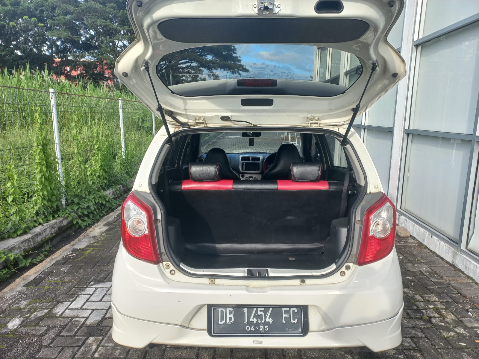 gambar besar 8