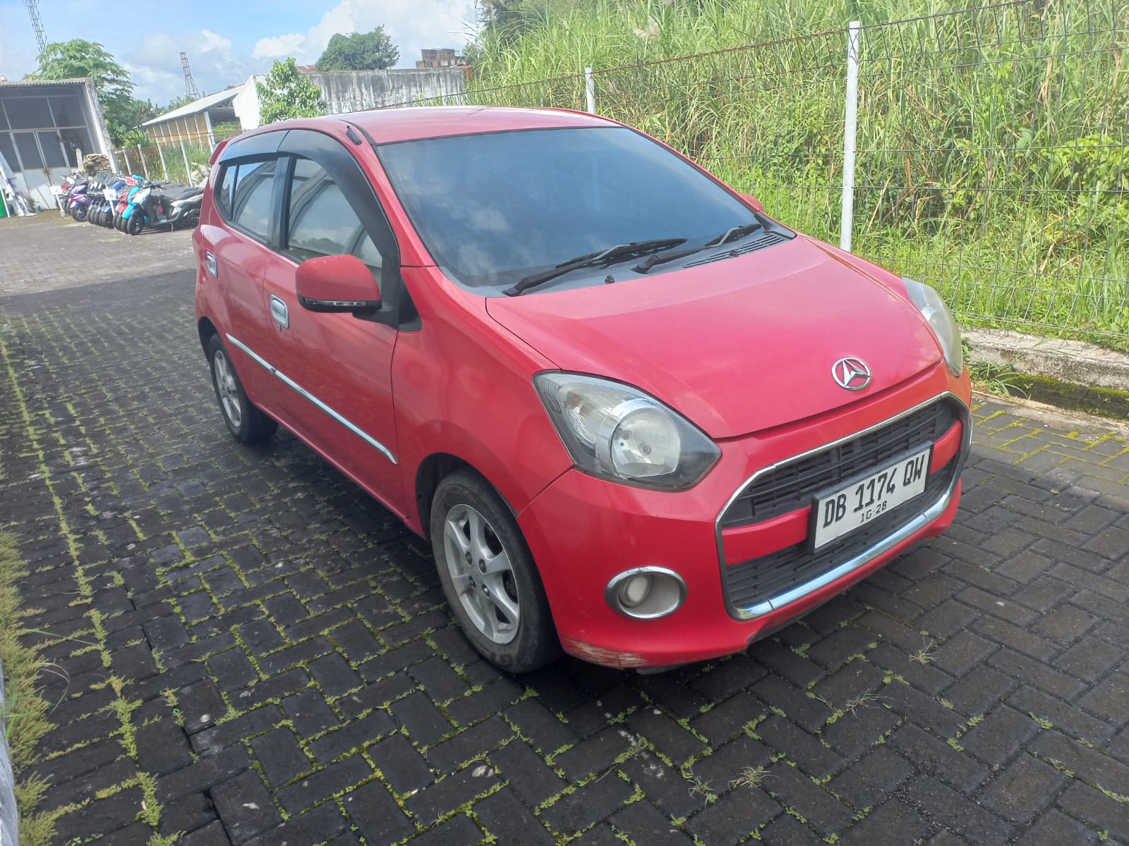 AYLA X 1.0 A/T
