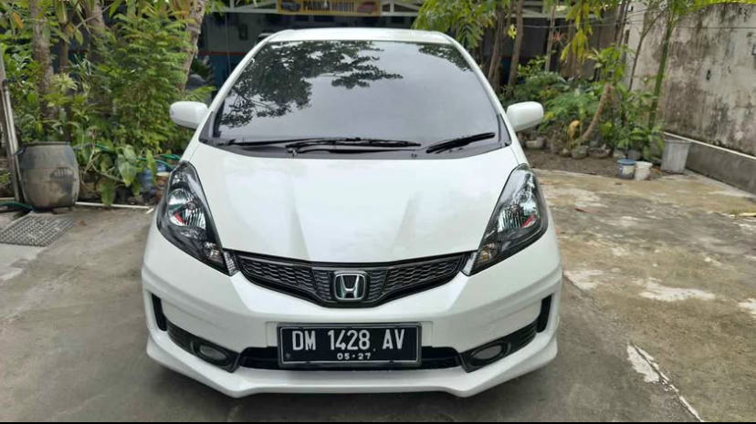 HONDA JAZZ RS CVT 2012