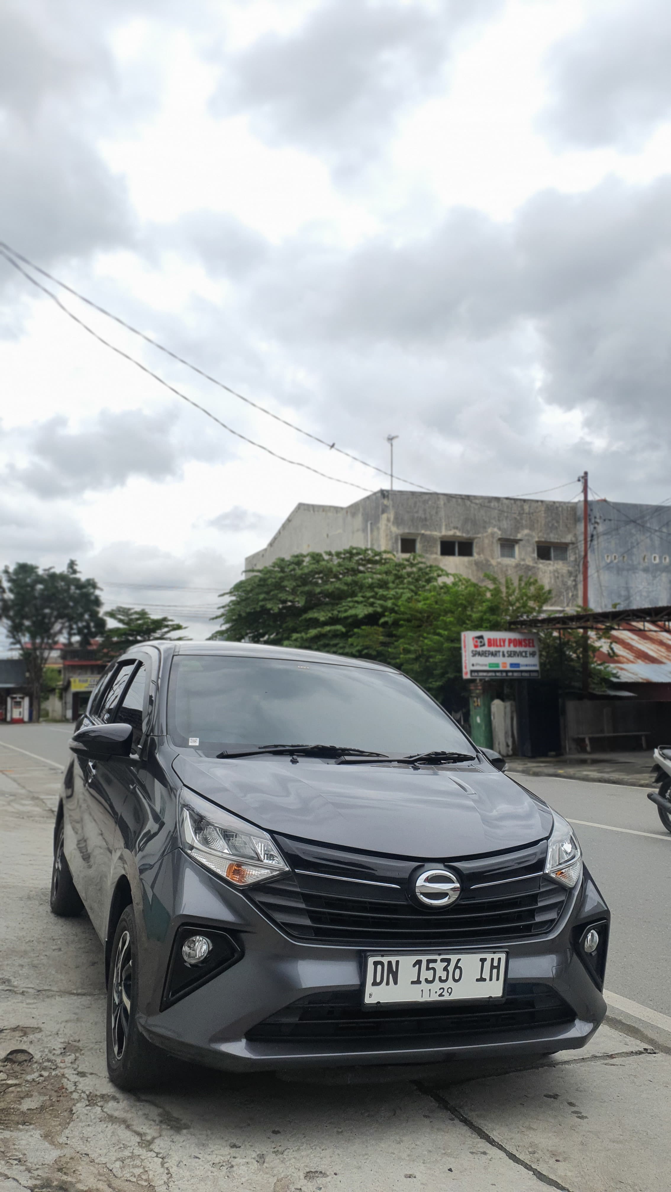 Di jual Sigra 1.2 R AT