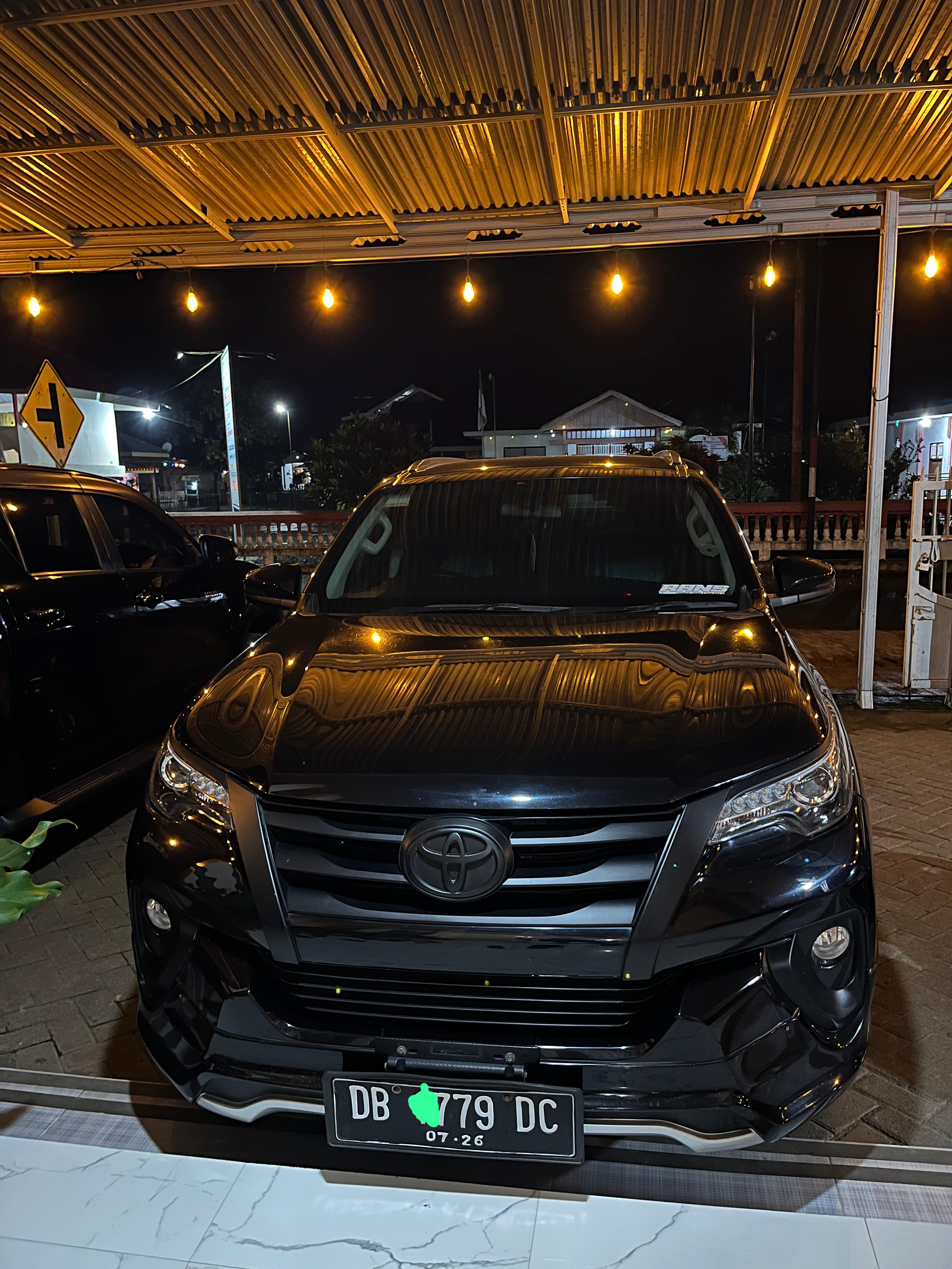 FORTUNER 2.4 VRZ 4x2 A/T (ISTIMEWA)