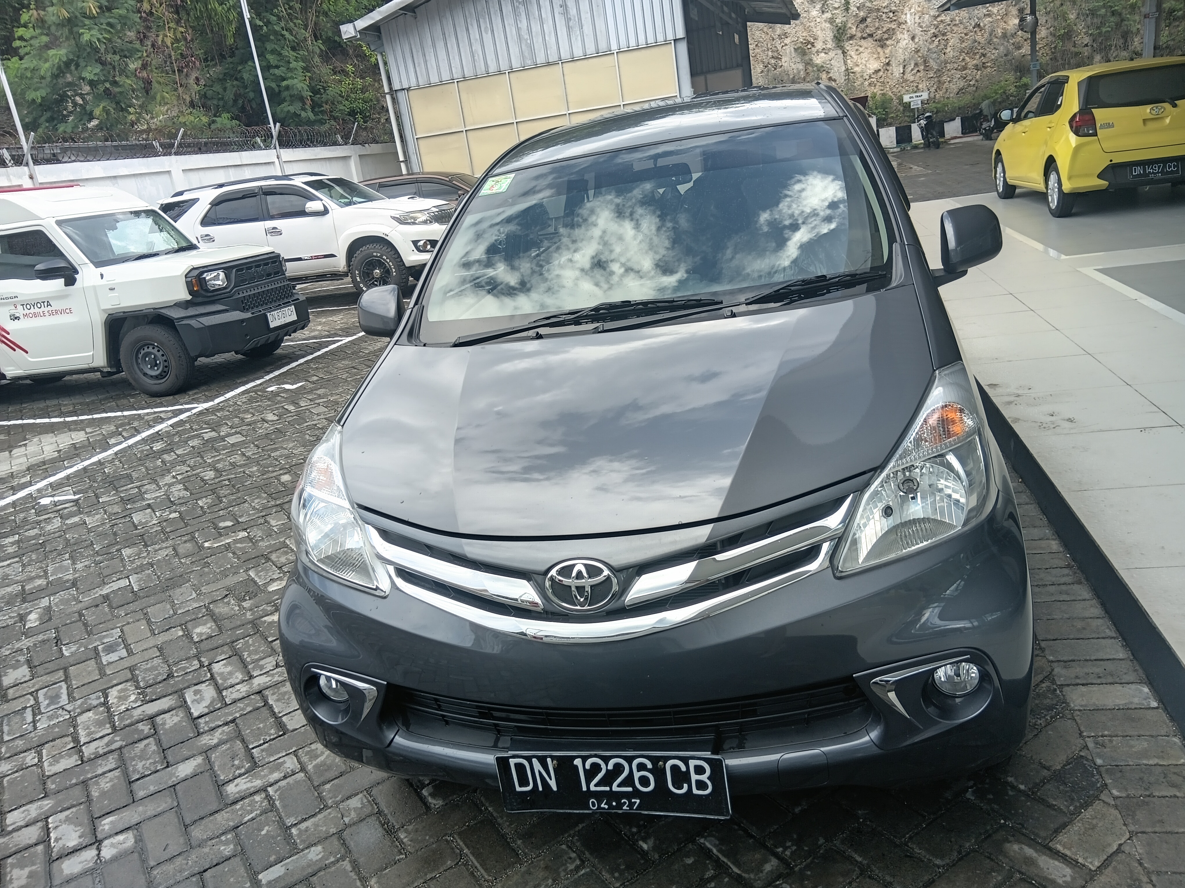 AVANZA MANUAL LIKE NEW