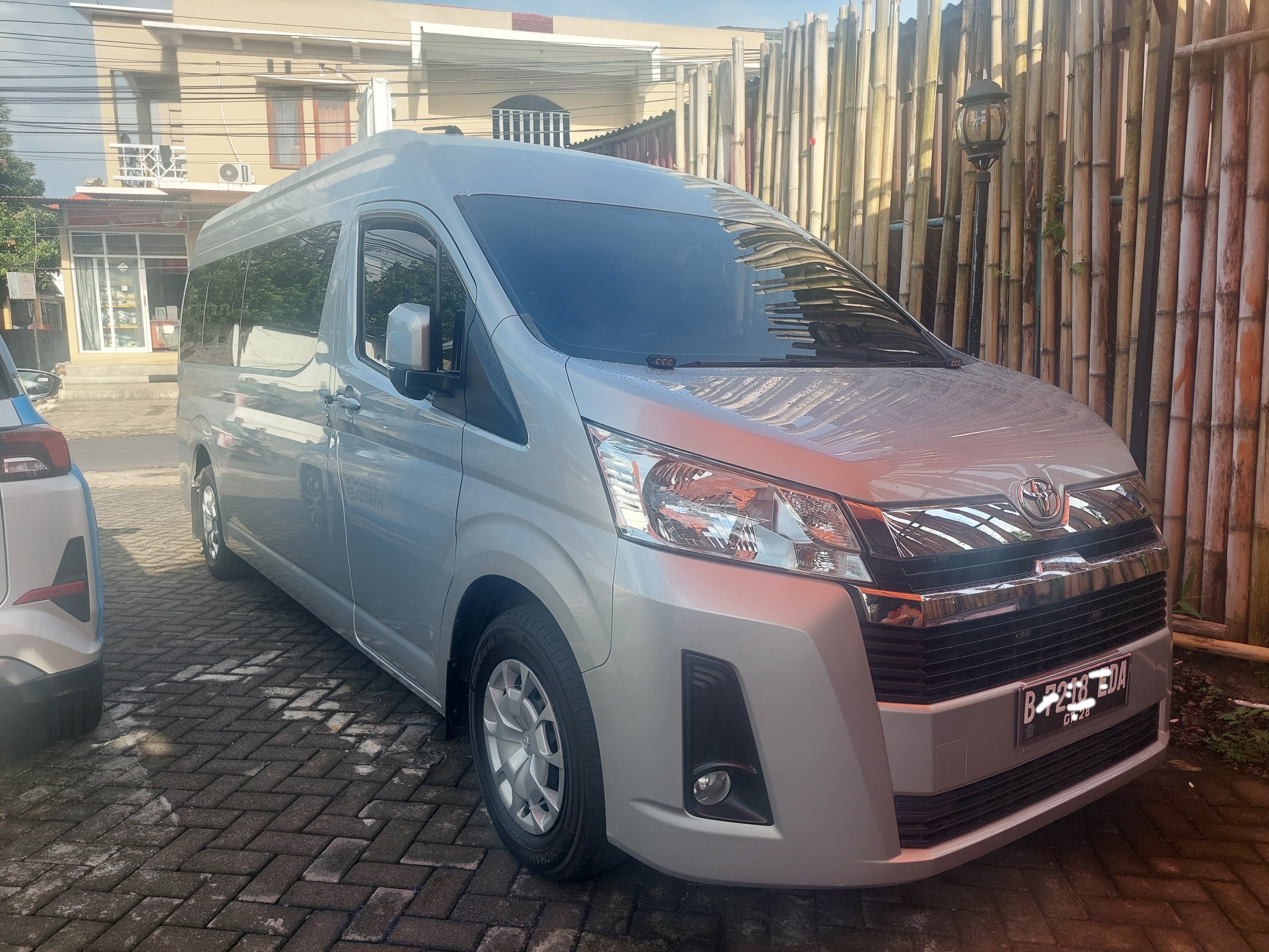 HIACE PREMIO LUXURY