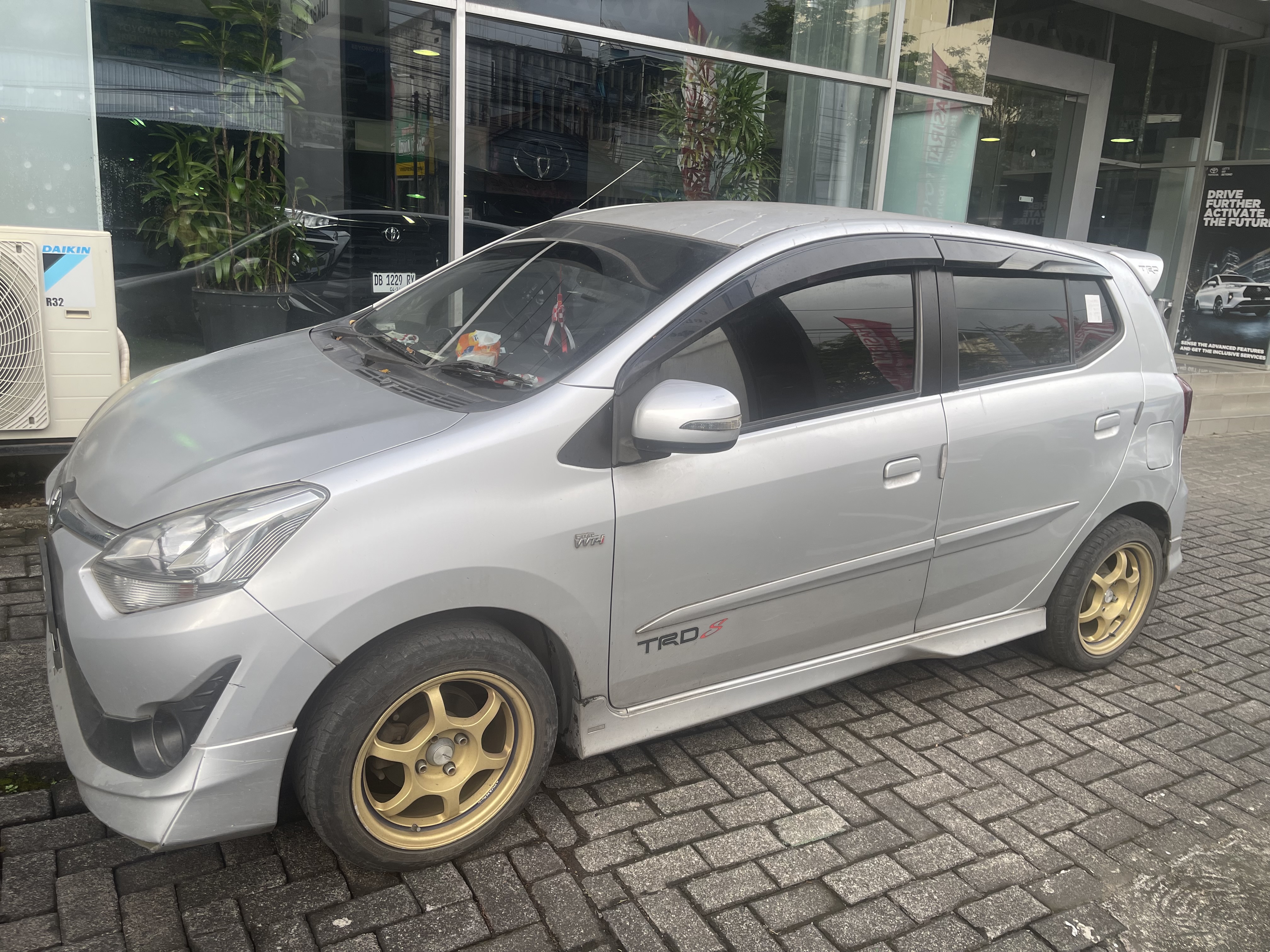 gambar besar 2
