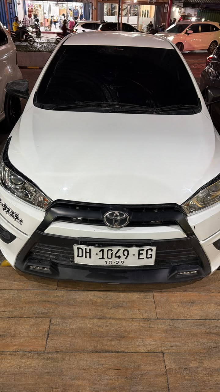 Di jual new Yaris TRD manual 2015 tangan pertama.low kilometer