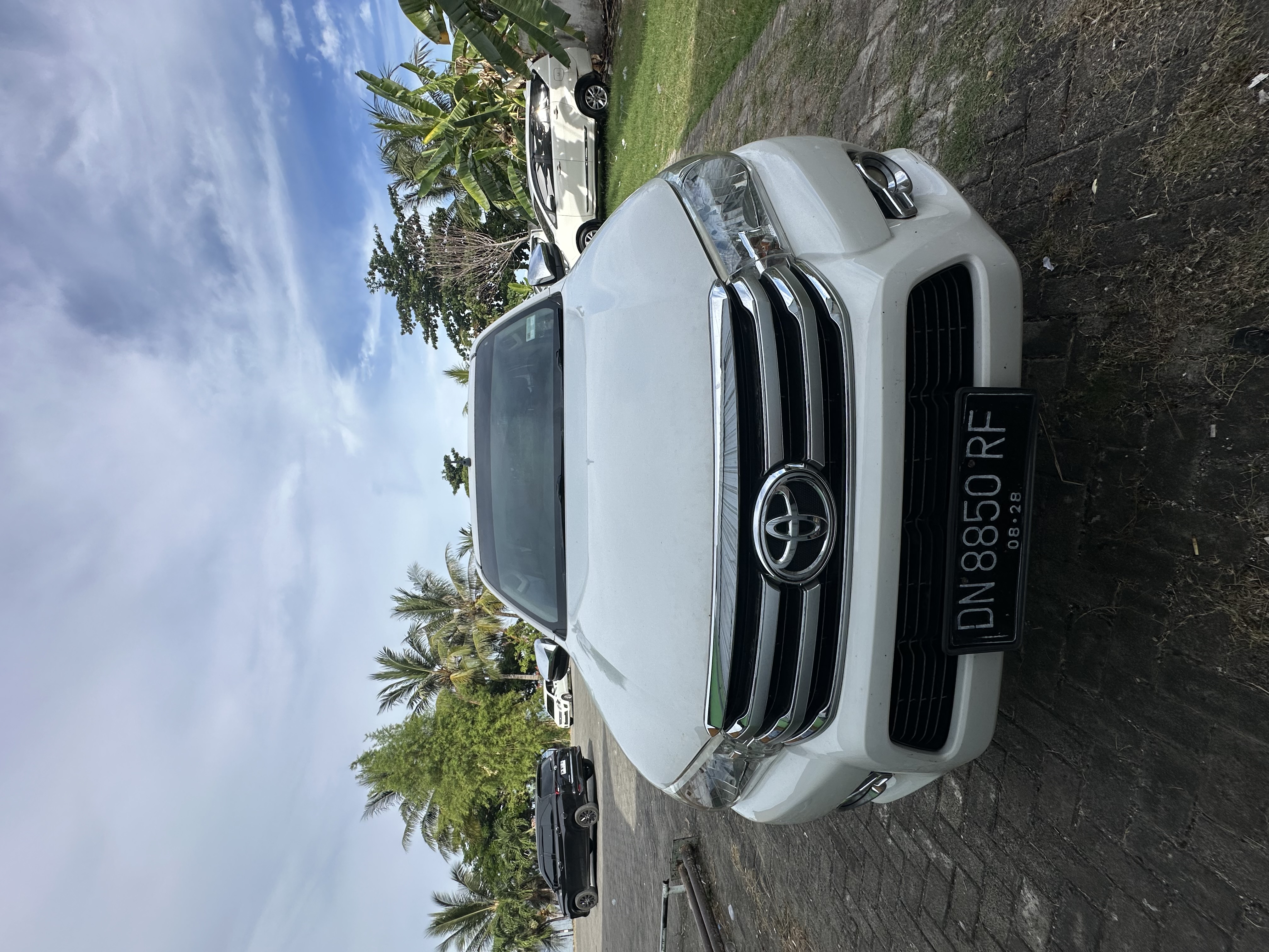 DIJUAL HILUX D-CAB 2.4 G MT 4x4