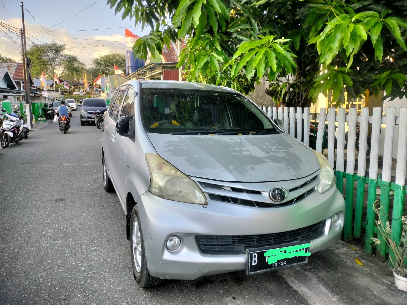 Di jual mobil avanza 2014