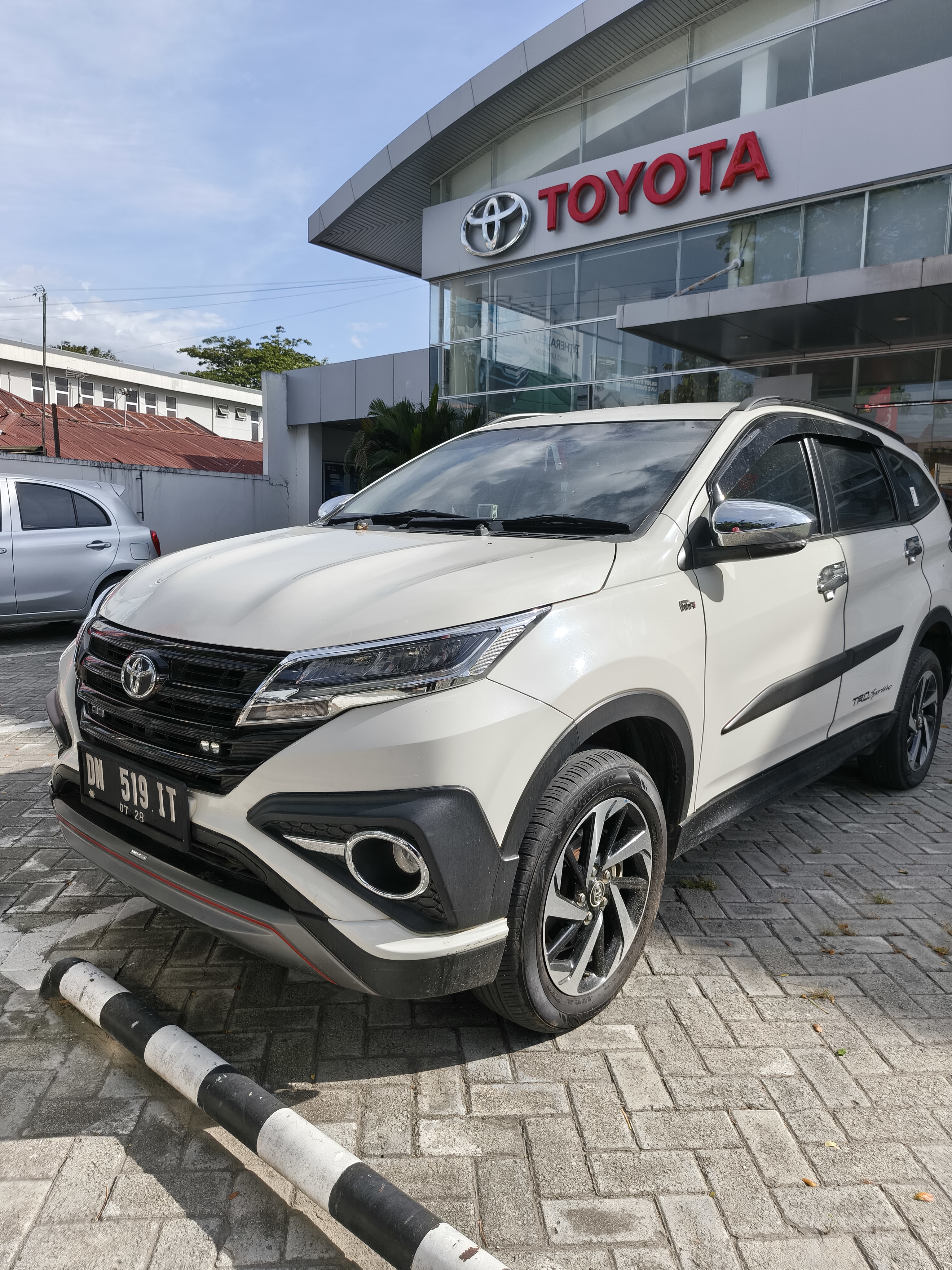 RUSH TRD - Di jual mobil 