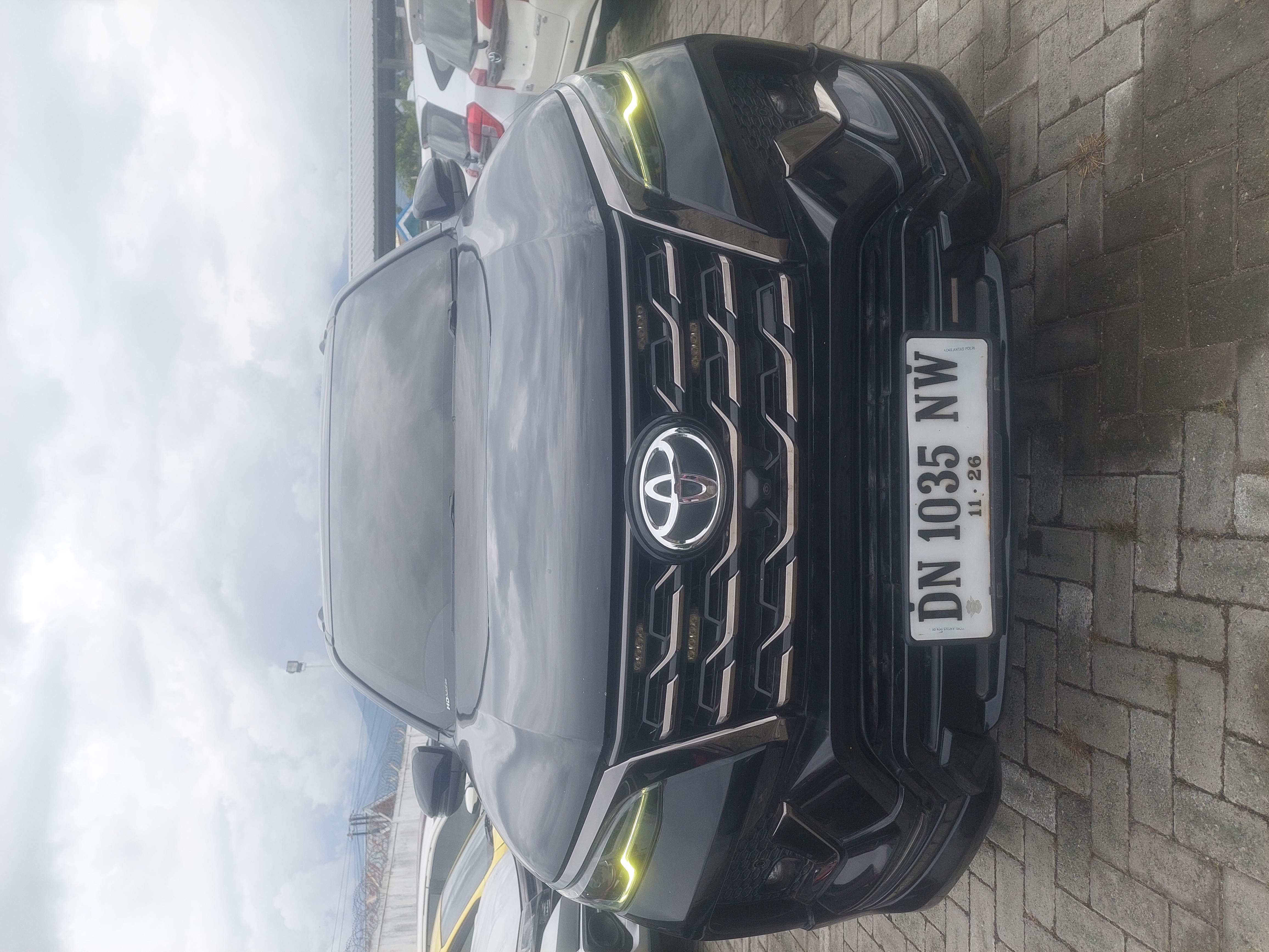 Dijual mobil Fortuner 2.4 VRZ 4X2 AT Diesel